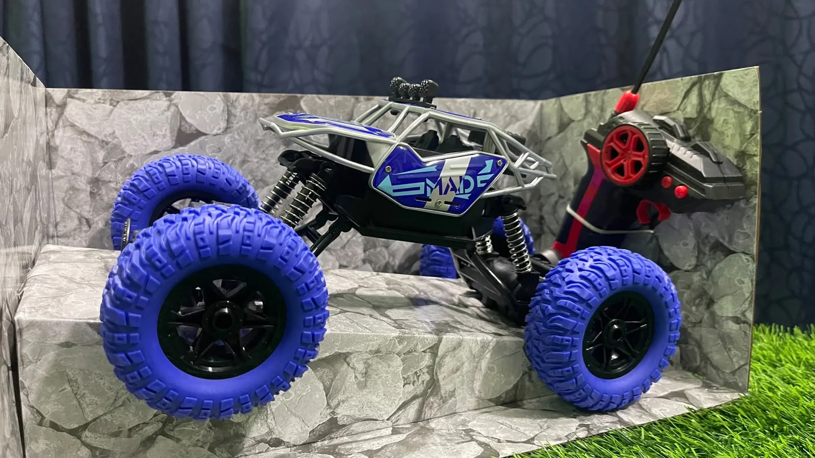 MAD CITY High-Speed RC Rock Crawler Off-Road Remote Control Car (Blue) product image 2